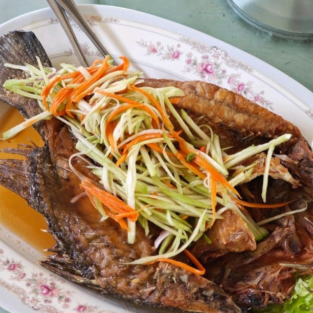 Stir Fry Coconut Heart & Paco Fern Salad in Betong
