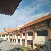 AMAZING TRADITIONAL + MODERN AIRPORT 