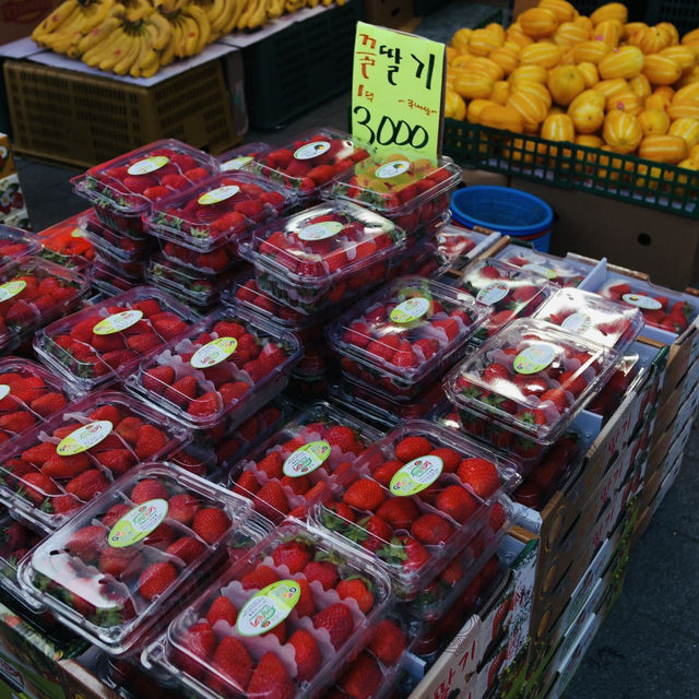 Souvenirs Heaven: My Shopping Adventure at Namdaemun Market!