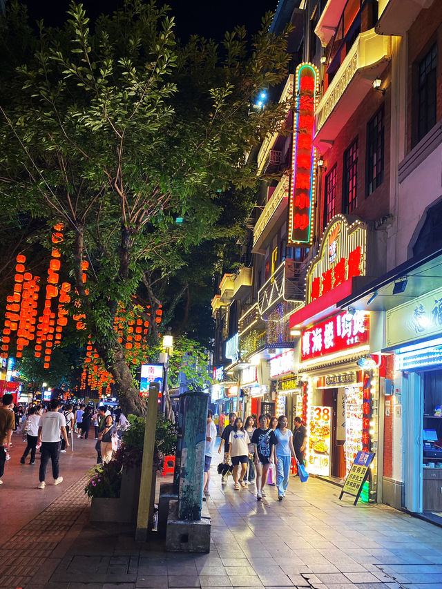 Food street is a must in every country 🥨