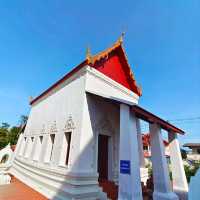 พระนอนองค์ใหญ่ วัดกู้
