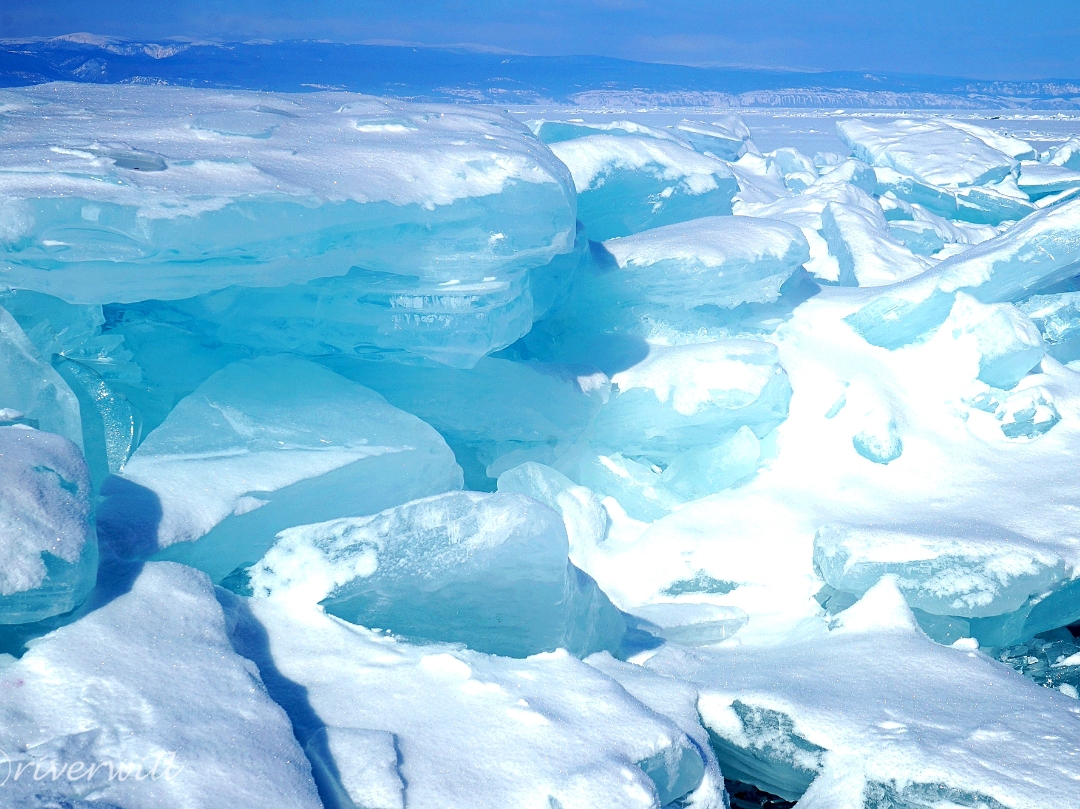 凍結のバイカル湖 バイカル湖が凍結、幻想的な風景に_中国網_日本語