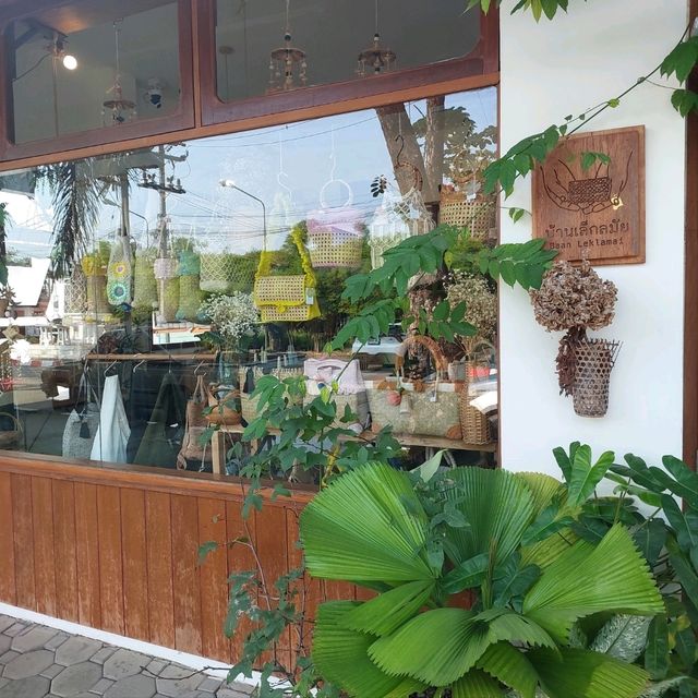 จุดนัดพบ นักกิน นักช๊อป ที่พักผ่อน • จริงใจวิลเลจ