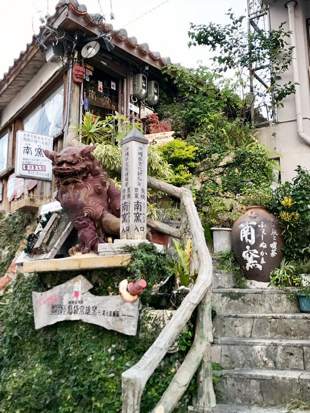 【沖縄　那覇：壺屋やちむん通り】