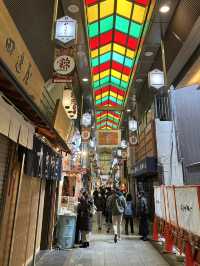 Discover Kyoto’s Flavorful Heart at Nishiki Market! 🥢🍣