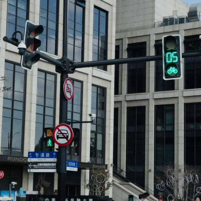 Shanghai City Walk: The Bund’s Skyline, Riverside Cafés & Sunset Magic!