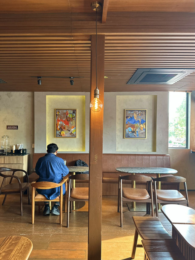 จิบกาแฟ แลพระธาตุเมืองคอน ที่ร้าน Kopi Roaster