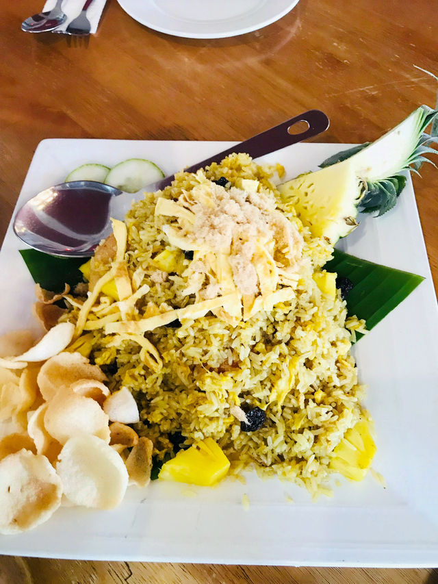 A Flavorful Sibu Dinner Feast! 🍍🍲🍄