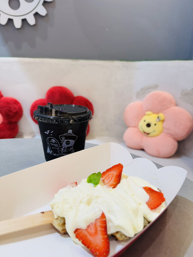 Exploring Malaysia’s Most Adorable Cafe – Art Toys Wonderland!