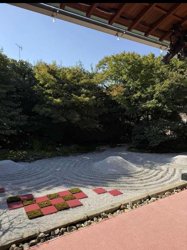 「圓徳院｜北政所ゆかりの寺院で枯山水と写経体験を楽しむ」