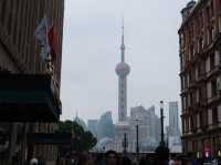 Eat, shop, and stroll around the city’s landmarks on ‘Nanjing Road’ in Shanghai.🏫✨