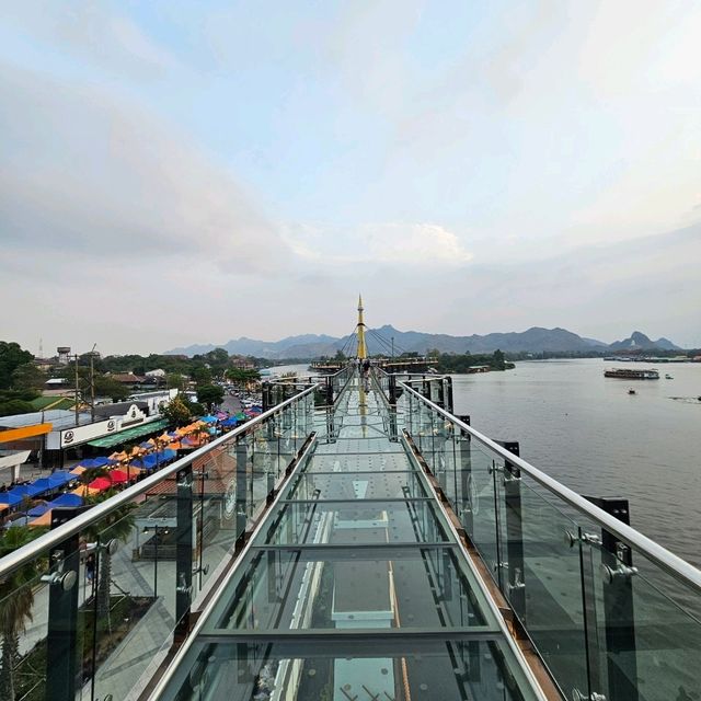 ชมวิวสวยๆ บน Skywalk กาญจนบุรี