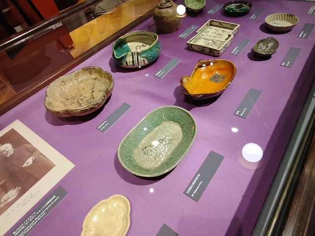東京景點｜設置在不起眼角落，背對其他展覽品~神秘木乃伊—JP TOWER學術文化綜合博物館「INTERMEDIATHEQUE」