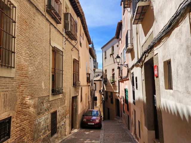 [🇪🇸トレド] 中世の風景と歴史が息づく街並み、名産コルクとともに