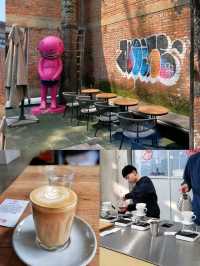 Exploring the famous, vibrant & unique contemporary art districts in Beijing. 