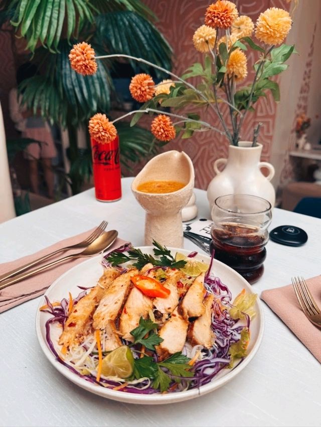 RESTAURANT WITH HEALTHY INGREDIENTS.