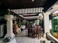 "เรือนไม้ไทยใหญ่" ร้านขนมและอาหารไทย