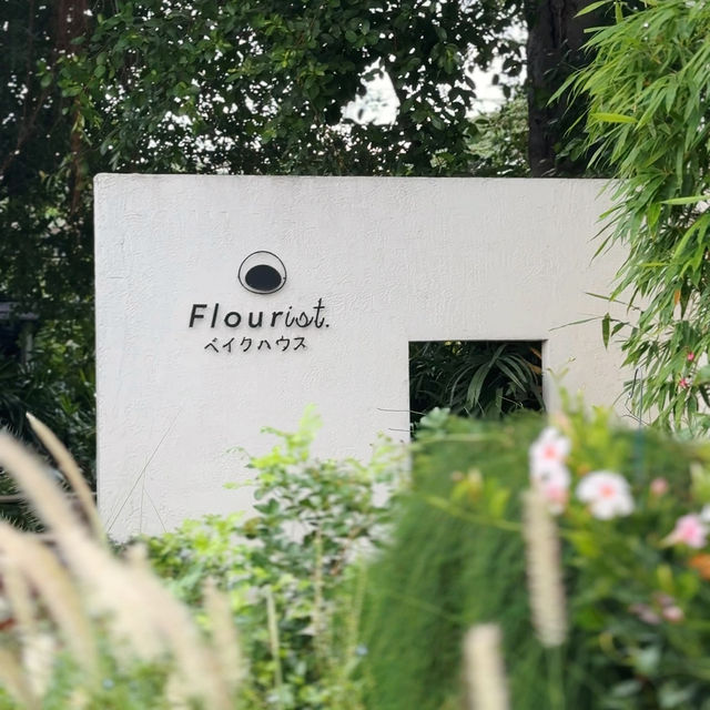 Flourist bakehouse 🍵🍓🌳🌼🪑🍂