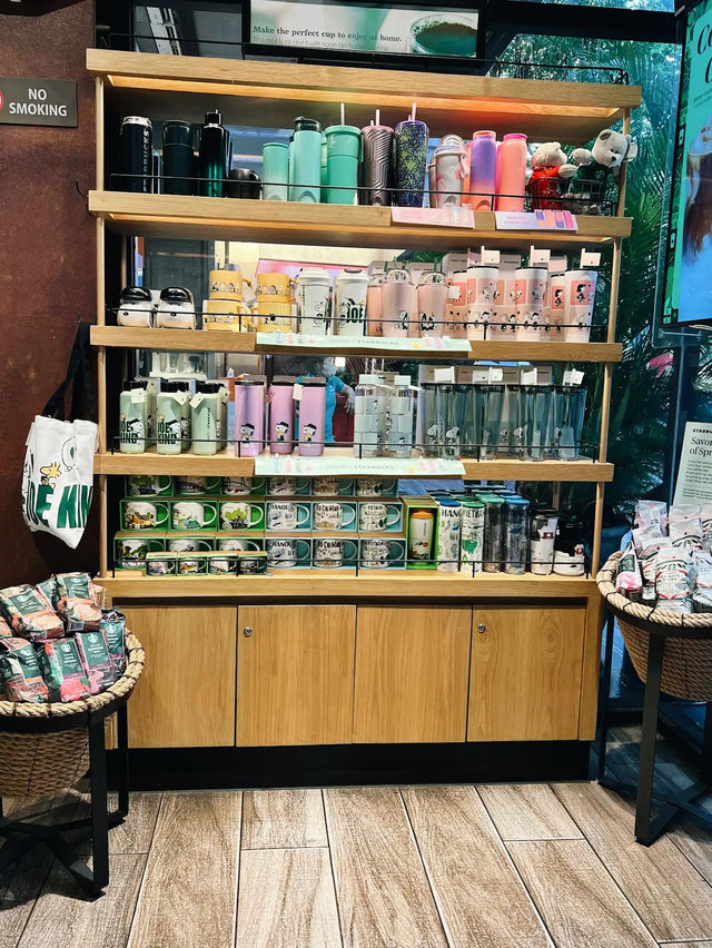 Starbucks Nguyen Hue