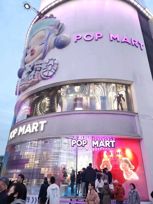 POP MART เซี่ยงไฮ้สวรรค์ของคนรัก Art toy