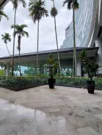 “Classic Elegance by the Straits: Thistle JB’s Superior King Stay”