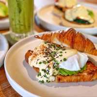 a spacious bakery restaurant 
