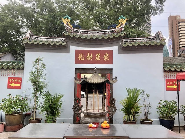 Johor Ancient Temple: Time Travel, Tiger Whispers & Legendary Laksa" 🐯🍜