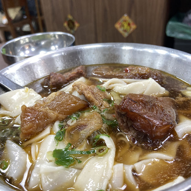 萬年大樓裡的米其林推薦牛肉麵