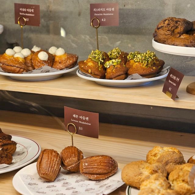 [カロスキル🇰🇷ソウル]落ち着いた雰囲気の一軒家カフェ[Cafe Gong Myoung 카페 공명 가로수길점]
