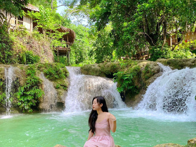 Tắm suối Hoà Bình