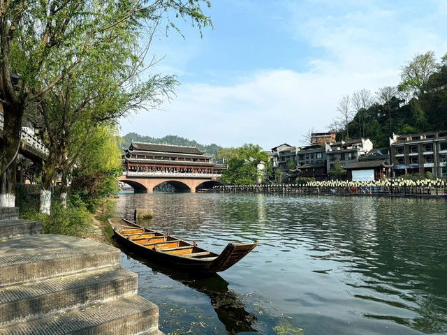 Fenghuang Ancient Town 🏮✨ Fenghuang Ancient Town 🏮✨
