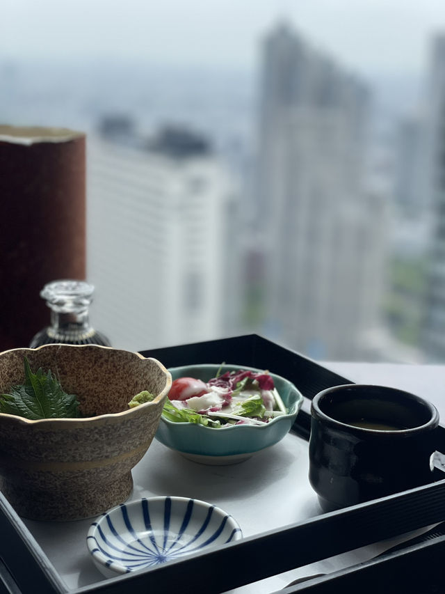 西新宿50樓的雲端午餐🍱視覺味覺與心靈的三重享受