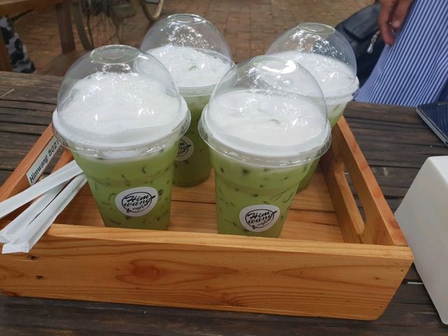 Him Wang เป็นคาเฟ่บรรยากาศดีริมแม่น้ำวัง