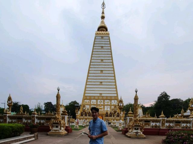 วัดพระธาตุหนองบัว ความสวยงามในอุบลราชธานี
