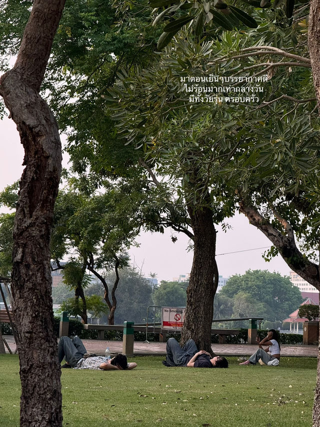 ชวนมานอนพักใจพักสายตาที่สวนป้อมพระสุเมรุ! 