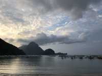 Dolarog Beach｜愛妮島的隱世秘境，靜謐海岸與壯麗夕陽的完美交織 
