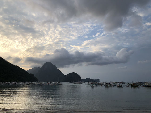 Dolarog Beach｜愛妮島的隱世秘境，靜謐海岸與壯麗夕陽的完美交織 