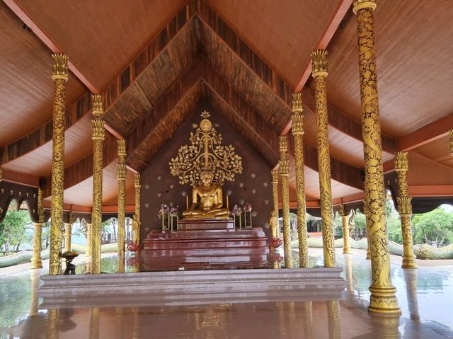 วัดสิรินธรวรารามภูพร้าว (วัดเรืองแสง) อุบลราชธานี