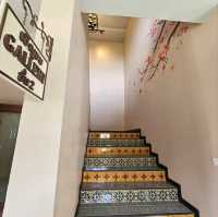 พาชมร้านกระเบื้องเก่าแก่ และแกลลอรี่จากกระเบื้อง
