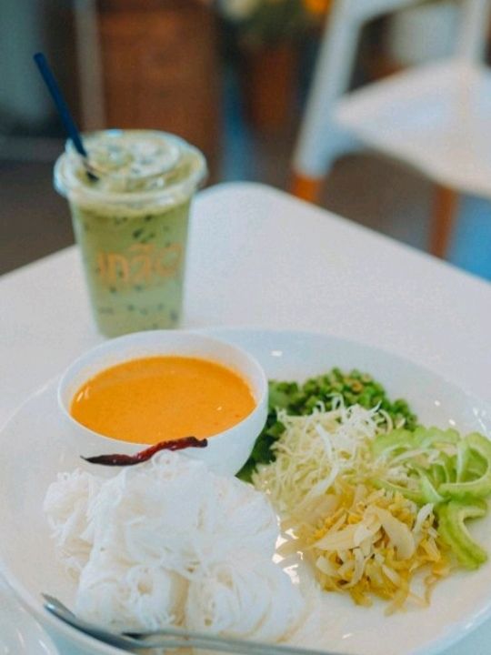 คาเฟ่เล็กๆริมถนนข้างในวิวดีมาก