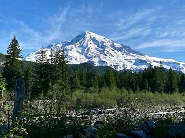 The Mighty Giant of the Northwest: Mount Rainier