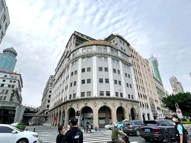 "Xin Hua Hotel Guangzhou: Historic Charm Meets Riverside Convenience"