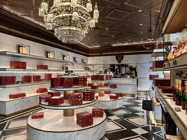 【カフェ ザッハー｜Café Sacher Wien｜本場のザッハトルテ発祥の名店🍫☕】