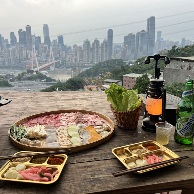 丁老头烤肉 – ร้านปิ้งย่างวิวหลักล้านในฉงชิ่ง