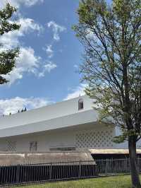 🎯【青森・青森県立美術館】アートと自然が響き合う白い美術空間