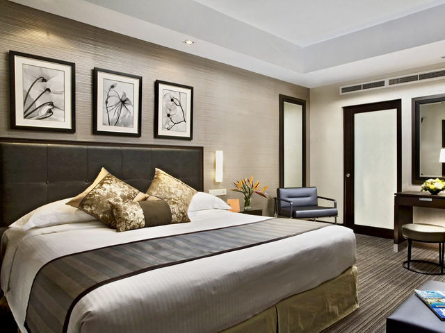 Royal Plaza on Scotts Singapore 
