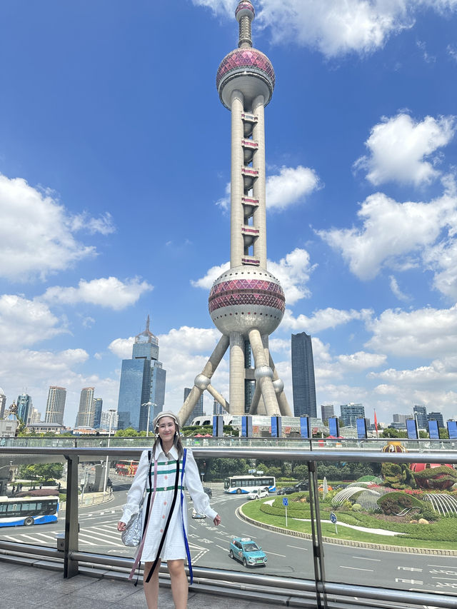 ถ่ายรูปกับหอไข่มุกที่เซี่ยงไฮ้ 🇨🇳
