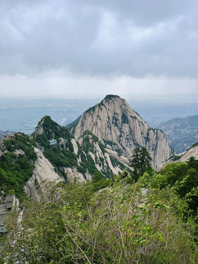Mount Huashan – Challenge the World Most Dangerous Hiking Trail