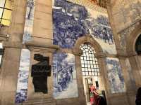 【Porto São Bento駅｜20,000枚のアズレージョに包まれた物語のホール】