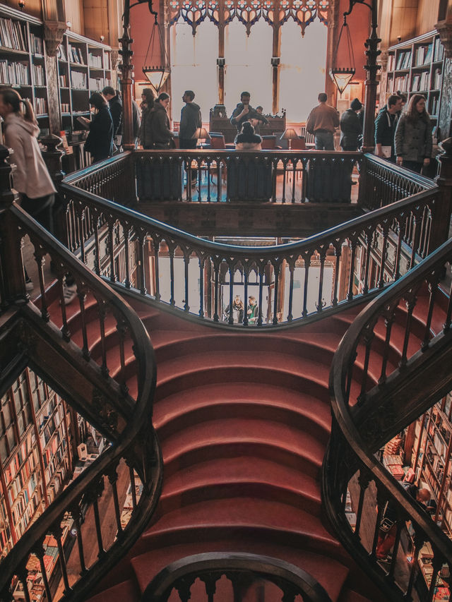 A Bookstore Like No Other – My Visit to Livraria Lello in Porto 